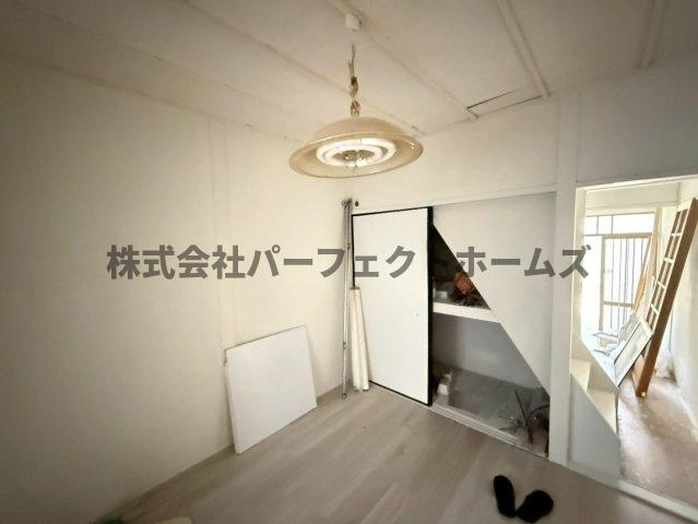 黒原旭町戸建　賃貸の洋室|落ち着いた色調の洋室です