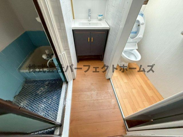 黒原旭町戸建　賃貸の洗面所|コンパクトで使いやすい洗面所