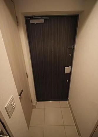 フレンシア椎名町の玄関