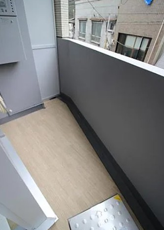 フレンシア椎名町のバルコニー