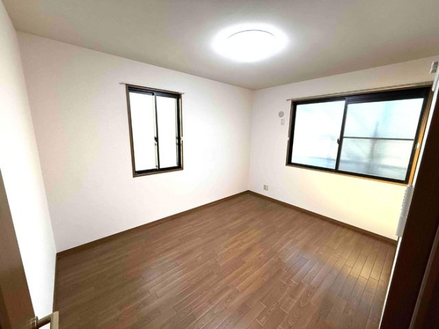 シェモア白山の洋室