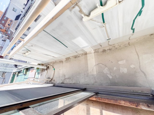 ミヤコビルのバルコニー