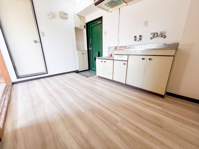 ミヤコビルの居間・リビング