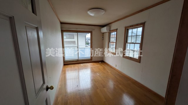 ６６５６６　岐阜市市橋一丁目中古住宅の洋室