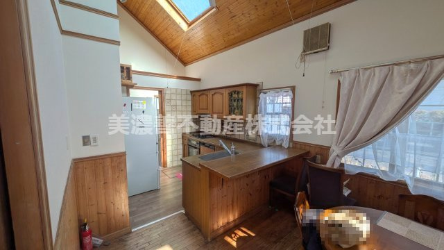 ６６５６６　岐阜市橋一丁目中古住宅のキッチン