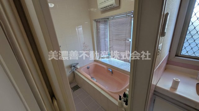 ６６５６６　岐阜市橋一丁目中古住宅の浴室
