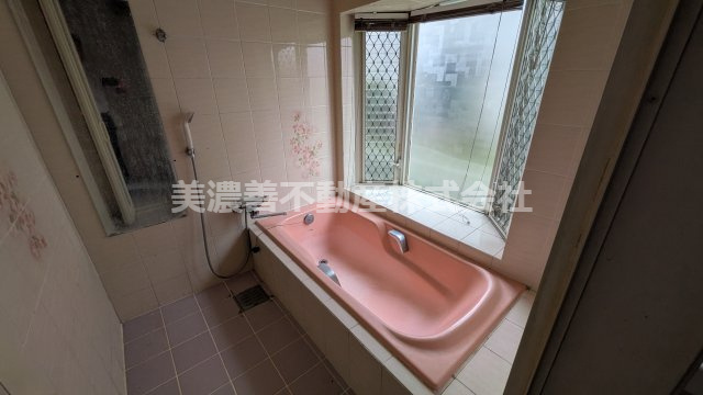 ６６５６６　岐阜市市橋一丁目中古住宅の浴室