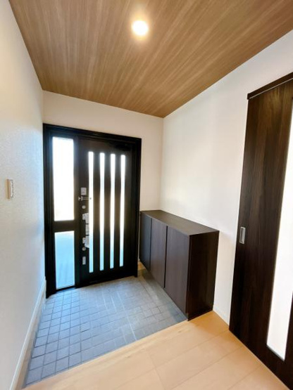 【玄関】 | 仲介手数料無料！須恵小学校に通えるリフォーム済み中古住宅　山陽小野田市南竜王町 | 毎日通る玄関はこちらです