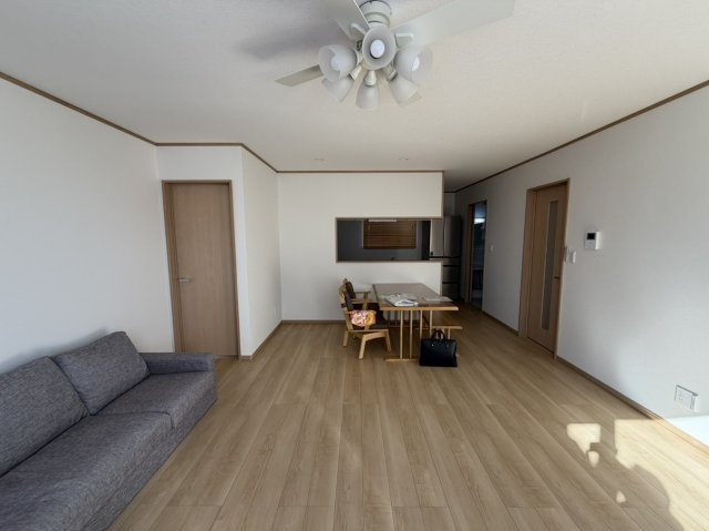 北見市小泉２４４番地１４　平家建中古売家の居間・リビング