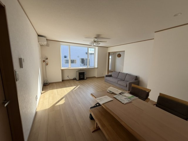 北見市小泉２４４番地１４　平家建中古売家の居間・リビング