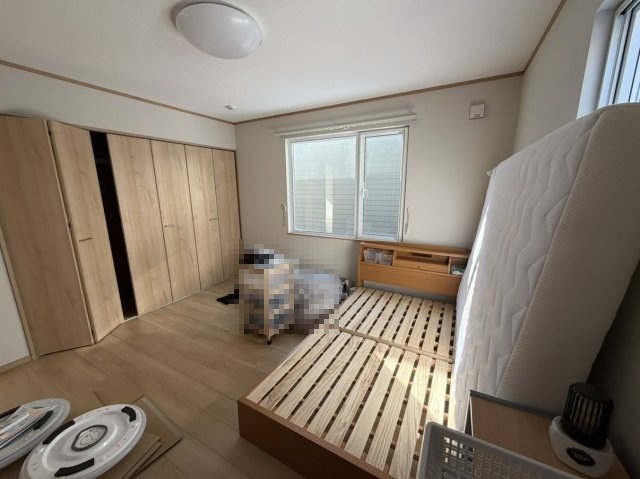 【洋室】 | 北見市小泉２４４番地１４　平家建中古売家 | 南西側８帖洋室