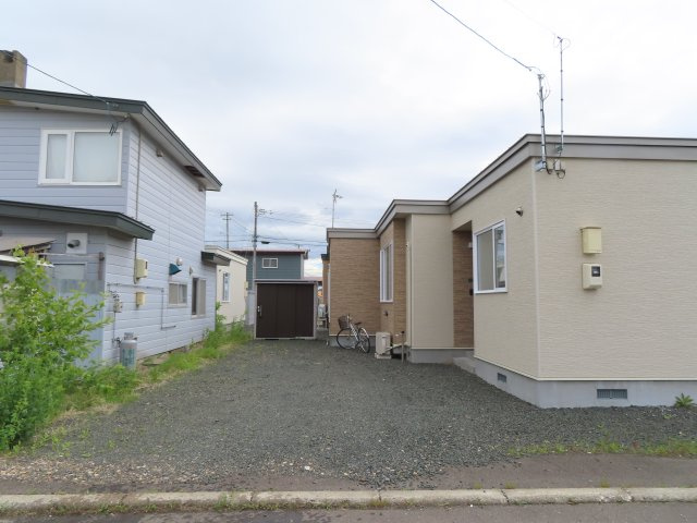 北見市小泉２４４番地１４　平家建中古売家の駐車場
