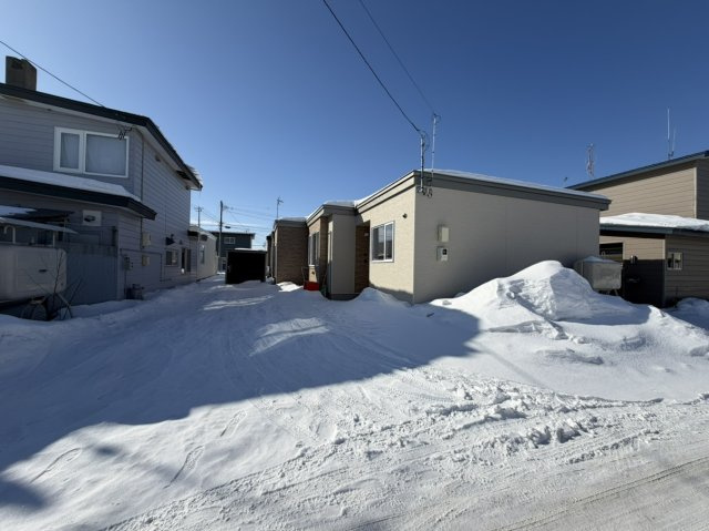 【前面道路含む現地写真】 | 北見市小泉２４４番地１４　平家建中古売家