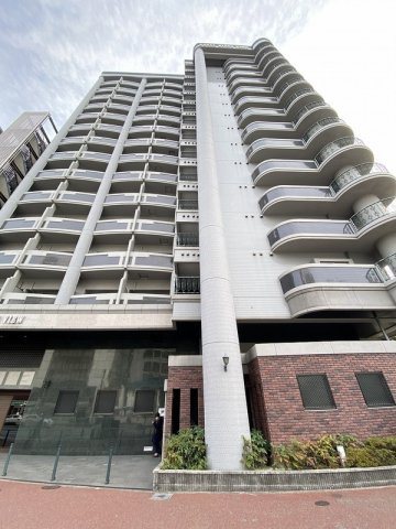 ロイヤルリバービュー143の外観