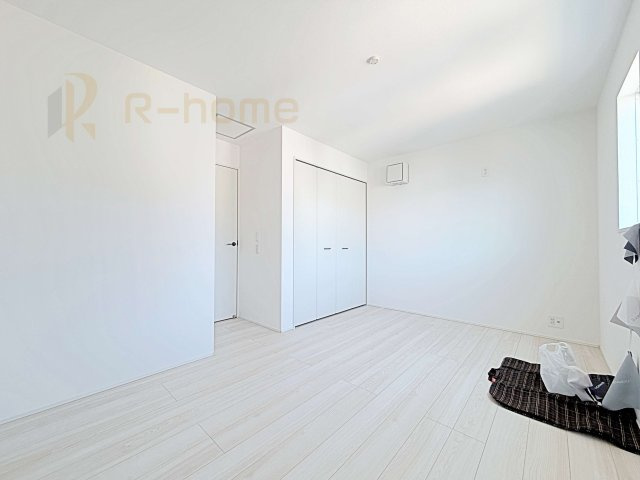 我孫子市並木7丁目第1期　新築戸建て　2号棟の洋室|どんな部屋家具も合わせやすいシンプルな洋室！
たっぷりの日差しと心地よい風が舞い込む住まい♪