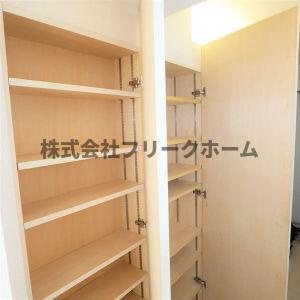 武蔵野市境南町５丁目の賃貸マンションの収納