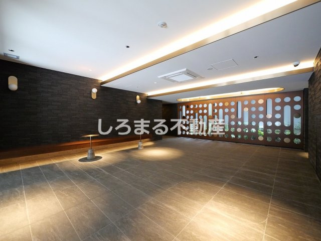 コンフォリア・リヴ博労町一丁目Ｑのロビー