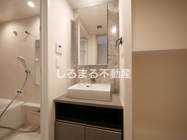 コンフォリア・リヴ博労町一丁目Ｑの洗面所