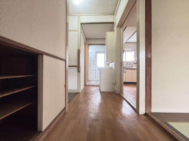 鶴甲コーポ1号館の現況写真|◇各居室につながる廊下部分となります。