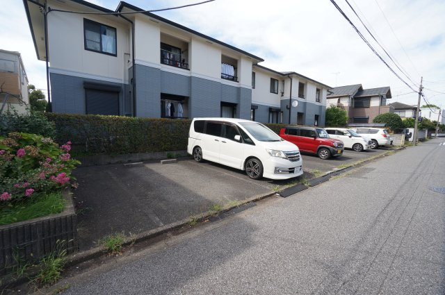 ヴィラ・デラエステの駐車場|ご見学・ご契約時の送迎可能！