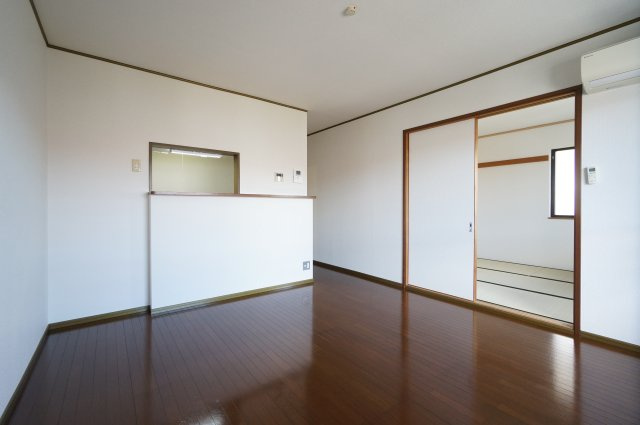 ヴィラ・デラエステの居間・リビング|オンライン対能応可！