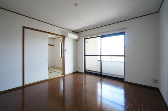 ヴィラ・デラエステの居間・リビング|初期費用ご相談ください！