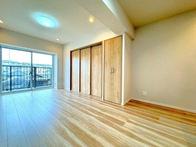 ◆リフォーム済み◆４階の南東向き角住戸◆近鉄丹波橋駅徒歩４分◆コスモ丹波橋の居間・リビング|リビング