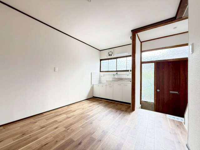 西京極徳大寺団子田町の洋室