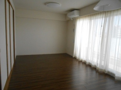 【居間・リビング】 | ゼルクコート安城 | リビングダイニング（カーテン・照明は撤去）