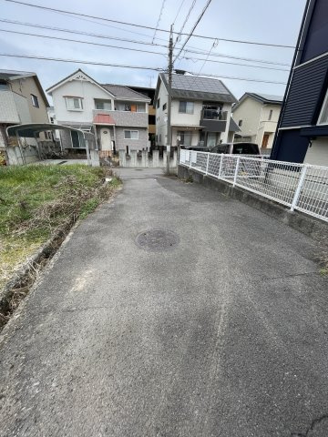 庄内町４丁目　売土地の前面道路含む現地写真