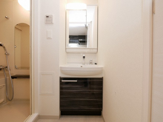 ファステート大阪上本町ソーレの独立洗面台