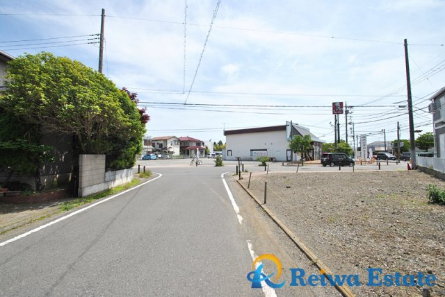 売地　茅ヶ崎市西久保の前面道路含む現地写真