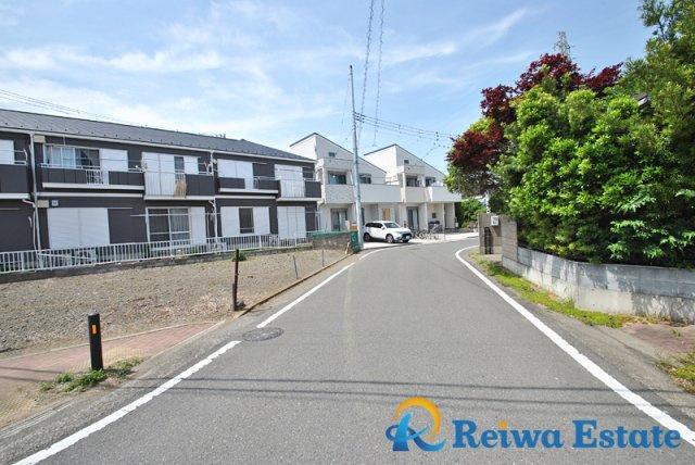 売地　茅ヶ崎市西久保の前面道路含む現地写真