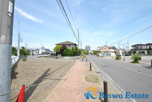 売地　茅ヶ崎市西久保の前面道路含む現地写真