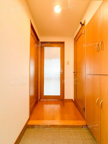 レジデンス東櫛原の玄関|シューズボックス付きの玄関です☆