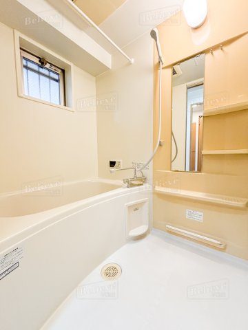 レジデンス東櫛原の浴室|追い焚き・浴室乾燥機付きのお風呂です♪