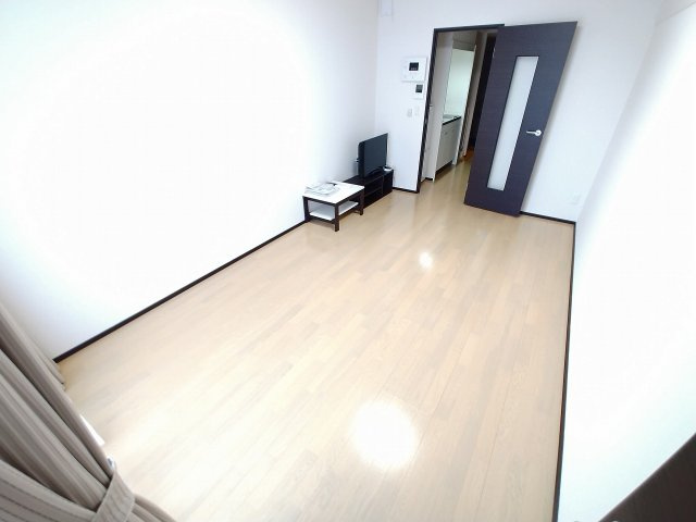 神戸市垂水区乙木２丁目のアパートの居間・リビング|日当たり良好♪
