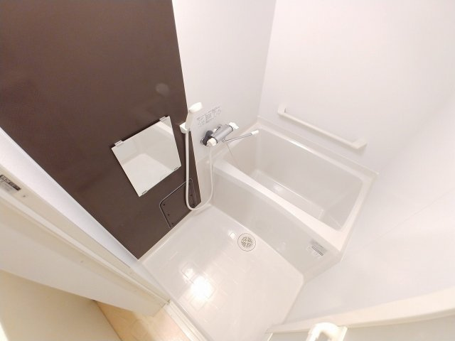 神戸市垂水区乙木２丁目のアパートの浴室|壁はおしゃれなカラーパネル