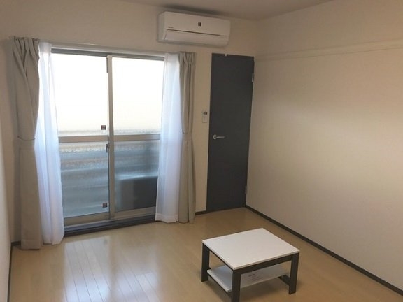 クレイノリバーサイド播磨Ⅱの居間・リビング|一人暮らしをするには十分な広さのお部屋です。