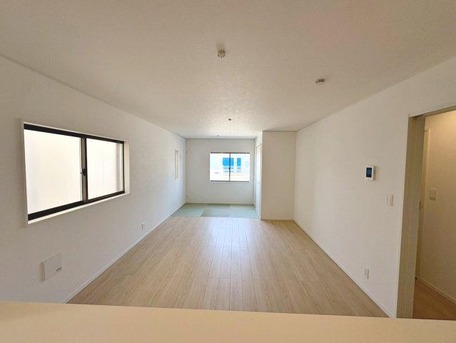 綾園６丁目　新築分譲住宅　全３区画の居間・リビング|ＬＤＫ約１８帖以上！ゆったり寛げる充分な広さがございますので、ご家族でインテリアのレイアウトを考えるのも楽しみになりそうです！