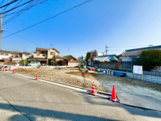 【外観】 | 綾園６丁目　新築分譲住宅　全３区画 | 対面式を採用したキッチンですので、リビングで寛ぐご家族をいつも感じられます！会話を楽しみながら家事ができますね♪