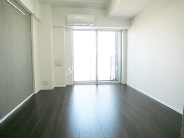 パティーナ十条DUOの居間・リビング|アクセントクロスが素敵ですね☆