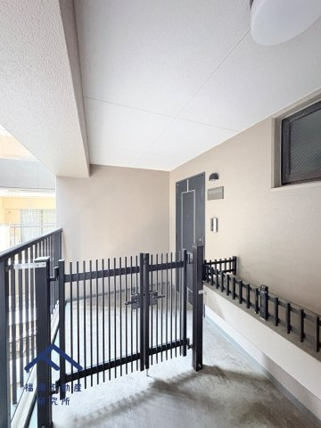 サントーア薬院の玄関