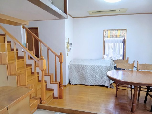 売中古戸建　中央区高丘東四丁目のダイニング|リビング横の食卓スペース！食事だけでなく、お友達を呼んでお茶会もいいですね！