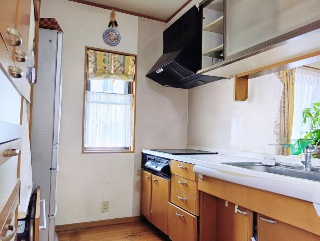 売中古戸建　中央区高丘東四丁目のキッチン|シンプルで使い勝手のいいキッチン！HI・3口コンロです。きれいに使用されています。
