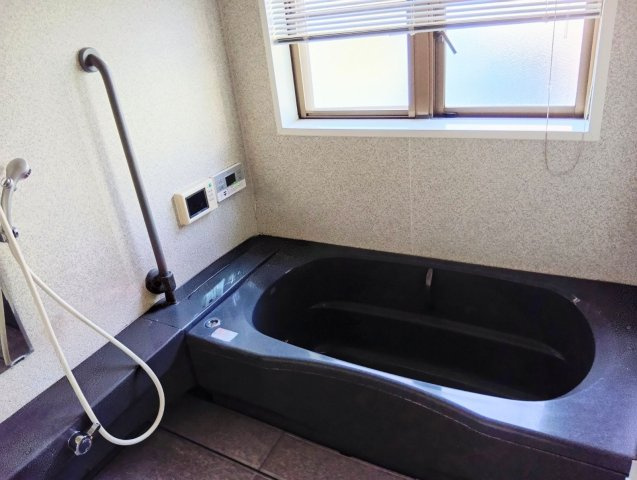 売中古戸建　中央区高丘東四丁目の浴室|浴室は広々1.25坪タイプで、親子で入っても窮屈感がなく、毎日のバスタイムも快適です！