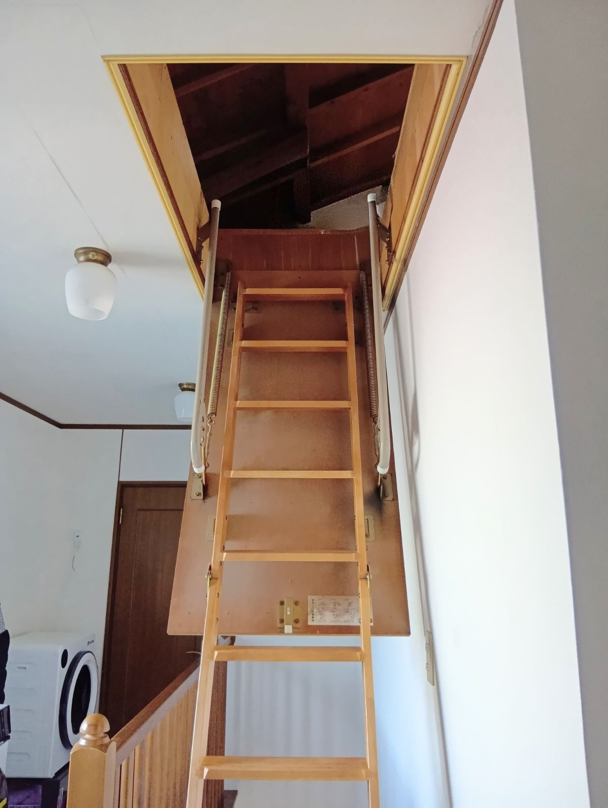 売中古戸建　中央区高丘東四丁目の収納|梯子付きの屋根裏収納を完備。
季節物や思い出の品、大型荷物までしっかり収納可能。
居住空間を圧迫せず、住まいをすっきり保てます。