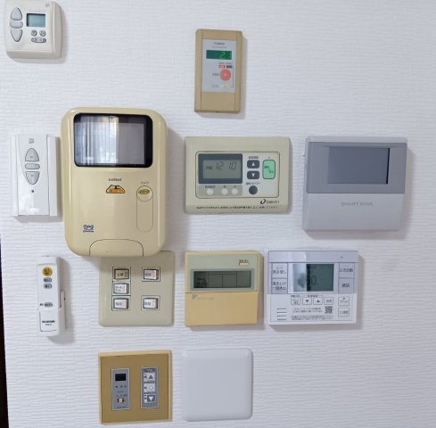 売中古戸建　中央区高丘東四丁目の設備|各種リモコン・設備操作パネルを集約。
モニター付きインターホンや給湯・床暖房リモコンなど、暮らしを支える設備が整っています。
安心・快適な住環境を支える充実の設備仕様です。