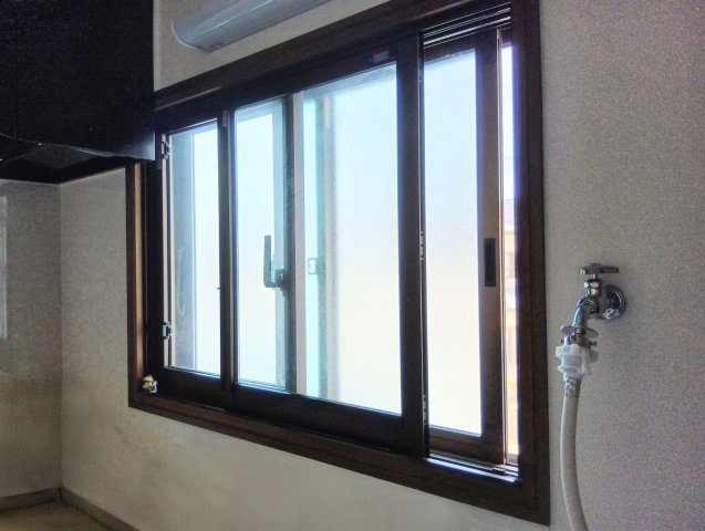 売中古戸建　中央区高丘東四丁目の設備|家の窓全部が二重サッシ採用で、断熱性・防音性を高めた設計。
外気の影響を受けにくく、冷暖房効率も向上。防音仕様とあわせて
静かで快適な室内環境を実現しています。