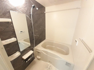 【浴室】 | ポスト　フォルトナートＡ | 日々の疲れを癒すお風呂付です